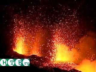 В лаве, вытекающей из кратера вулкана Этна, содержатся микрочастицы воды