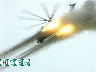 Сегодня израильские вертолеты обстреляли ракетами кортеж, который сопровождал машину лидера палестинского движения "Фатх" Маруана Баргути
