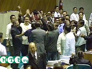 Филиппинский сенатор обещает заняться любовью на полу парламента