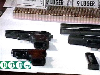 На посту "Почтовый" Московской южной таможни конфисковано 13 пистолетов российского и иностранного производства.