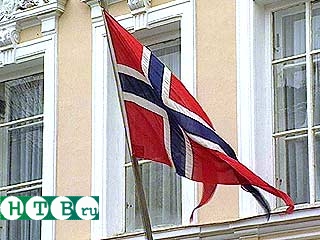 В Осло намерены продолжить диалог с российскими властями о возможности доступа норвежских экспертов в район операции по подъему атомной подводной лодки "Курск"