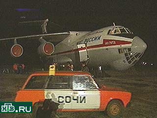 К месту катастрофы военно-транспортного самолета ВВС России ночью из подмосковного аэродрома "Жуковский" вылетел спасательный Ил-76
