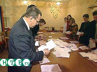 По предварительным итогам действующий глава областной администрации Борис Говорин переизбран на второй срок