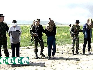 Организованная преступная группа, занимавшаяся торговлей оружием, обезврежена в Новолакском районе Дагестана