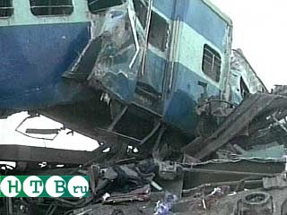 30 человек погибли при столкновении двух поездов в Индонезии