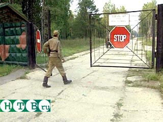 В Министерстве обороны России сообщили, что в 2001 году на складах и базах военных округов значительно возросло количество случаев хищения горюче-смазочных материалов