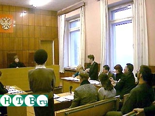 Бизнесмен требует от властей возмещения убытков в размере 1 рубля