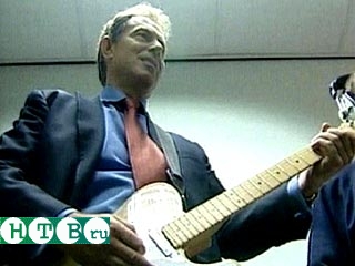 Тони Блэр сыграл на гитаре вместе со школьным ансамблем