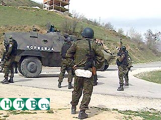 В Македонии албанские боевики обстреляли посты правительственных войск