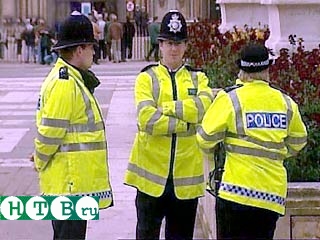 Британским полицейским разрешили носить длинные волосы