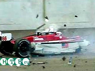 Бывший гонщик Формулы-1 Алессандро Дзанарди, покидая пит-лейн за двенадцать кругов до финиша 154-круговой гонки неожиданно потерял управление, его машину развернуло и выбросило на трек