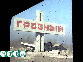 В военной комендатуре говорят о том, что ситуация в столице Чечни "очень сложная и близка к критической"