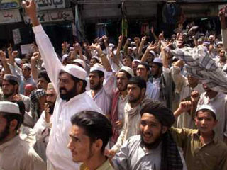 Пакистанские исламисты готовятся к "войне за веру" в случае нанесения США ударов по Афганистану