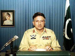 Решение президента Первеза Мушаррафа сотрудничать с США в проведении контртеррористических операций вызвало недовольство религиозных партий Пакистана