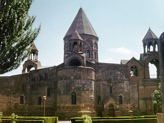 Эчмиадзин - Духовно-административный центр Армянской Апостольской Церкви