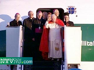 Папа Римский прибыл в Казахстан