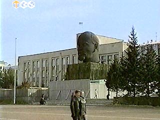 В Улан-Удэ началась реставрация 13-метровой головы Ленина