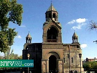Алексий II принял участие в освящении нового собора в Ереване
