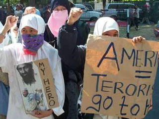 Антиамериканская демонстрация мусульман в Индонезии