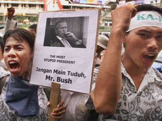 Индонезийские мусульмане протестуют против намерений США нанести удар по Афганистану