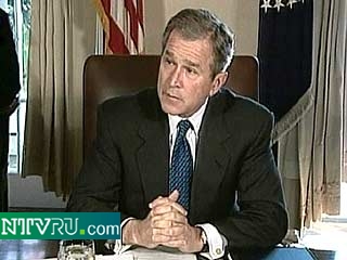 Согласно распоряжению президента Джорджа Буша, двум генералам ВВС США разрешено отдавать приказы о ликвидации захваченных террористами коммерческих самолетов