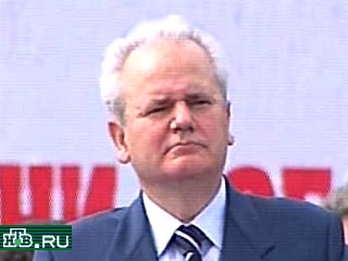 Бывший президент Югославии Слободан Милошевич живет в своем белградском доме под охраной службы безопасности