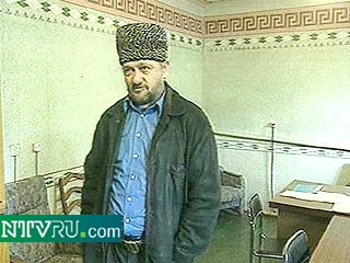 С бывшим ичкерийским лидером Асланом Масхадовым не может быть никакого диалога, потому что "он взял на себя слишком много крови", заявил глава администрации Чечни Ахмад Кадыров