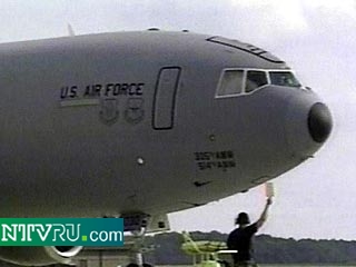Самолет американских ВВС Hercules С-130 произвел дозаправку в Индии