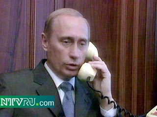 Президент Росии Владимир Путин переговорил по телефону с главой Украины Леонидом Кучмой