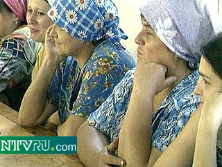 Знаменитые ивановские текстильщики, чтобы привлечь покупателей, решили теперь выпустить серию необычного постельного белья: на своей продукции она разместили сюжеты из "Камасутры"