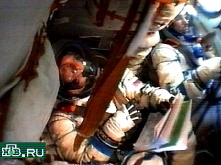 Сергей Крикалев и Юрий Гидзенко стали первыми российскими космонавтами, застрахованными на время полета от максимального числа рисков