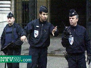 Французская полиция и служба контрразведки за прошедшие два дня арестовали несколько человек, готовивших теракт в посольстве США в Париже