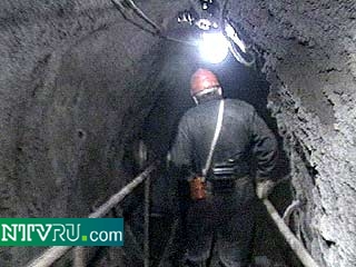 На шахте "Красногорская" в городе Прокопьевске Кемеровской области обрушилась кровля одной из подземных лав
