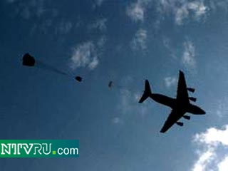 Самолеты США С-17 начали сбрасывать гуманитарную помощь афганскому населению