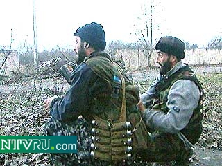 В Чечне боевики совершили минувшей ночью вооруженное нападение на райцентр Ачхой-Мартан. В результате двухчасового боя местным милиционерам удалось выбить боевиков из села