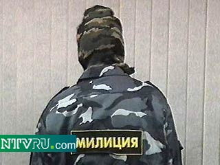 В квартиру депутата Госдумы пытались "насильственно проникнуть" одетые в милицейскую форму люди
