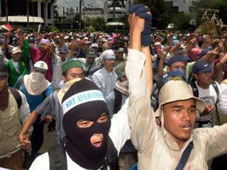 Радикальные мусульманские группировки в Индонезии протестуют против бомбардировок Афганистана