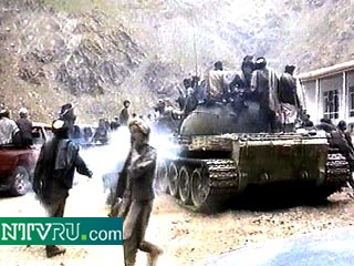 Талибы отводят войска от границы с Узбекистаном и перебрасывают их к Мазари-Шарифу