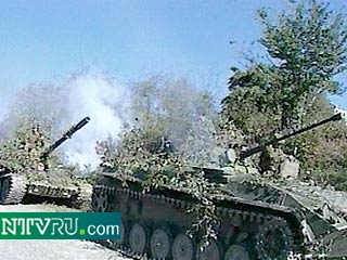 Ожесточенные бои между подразделениями абхазской армии и чечено-грузинскими боевиками начались сегодня в первой половине дня в Гульрипшском районе Абхазии у села Парнаут