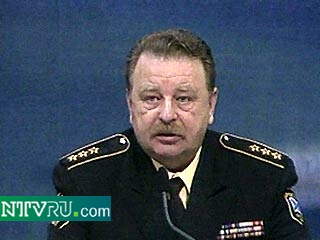Командующий Северным флотом Вячеслав Попов заявил, что подлодку "Курск" покажут журналистам, но особым образом