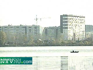 В Екатеринбурге заговорили об экологической катастрофе. В реке Исети обнаружили нефть