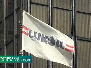 Нефтяная компания "ЛУКойл" готова выкупить долю телекомпании ТВ-6, принадлежащую известному предпринимателю Борису Березовскому