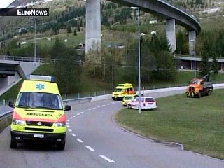 По крайней мере 14 человек погибли в альпийском туннеле