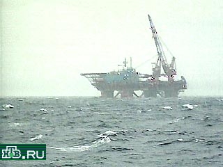 Как сообщает AFP, работы по подъему тел моряков с затонувшего "Курска", скорее всего, будут прекращены на следующей неделе. Представитель Северного флота сообщил агентству, что операция может быть прекращена уже в ближайший понедельник, 6 ноября