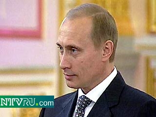 Президент России Владимир Путин отмечен премией "за выдающуюся деятельность по укреплению единства православных народов" 2001 года