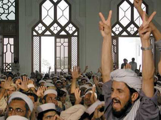 Пакистанское правительство отмечает, что "в некоторых мечетях громкоговорители используются не только в чисто религиозных целях"