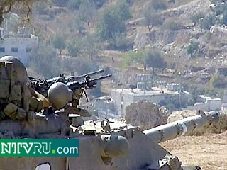 В палестинский город Тулькарм вторглись израильские танки