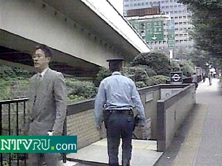 52-летний член гангстерского синдиката "Ямагути-гуми" занимался тем, что у метро приставал к девушкам.