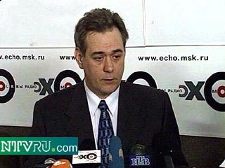 С 1 ноября Сергей Доренко, известный ранее в качестве автора и ведущего телевизионной программы на ОРТ, принят на работу в Агентство прикладной и региональной политики