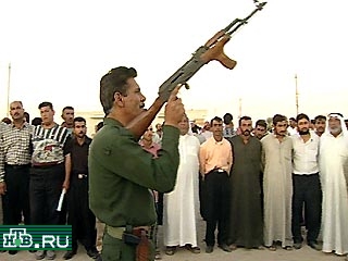 Мы готовы отдать души и кровь за нашего президента Саддама, скандируют добровольцы